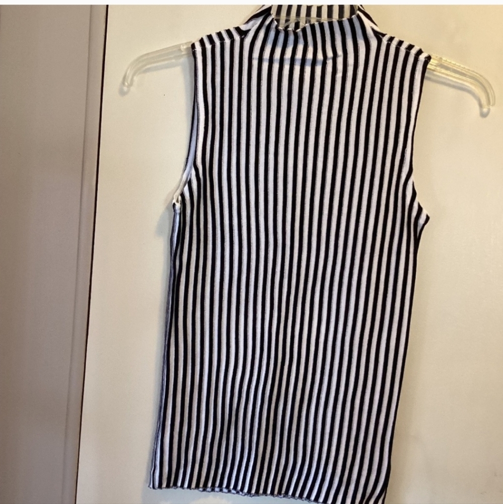 NWT Kenneth Cole Brand Black & White Striped Sleeveless Top Size Small - Picture 1 of 5
